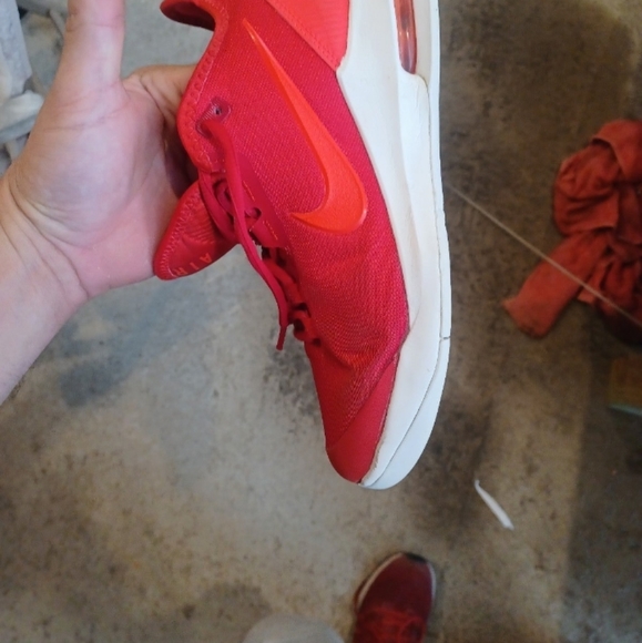 Nikes size 8.5 - Picture 5 of 7